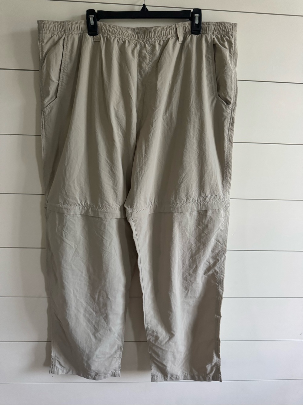 Columbia Men's Convertible Cargo Pants in Light Khaki